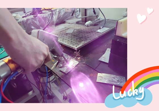 좋은 가격 3000W 섬유 레이저 용접 머리 반사 렌즈 다양한 섬유 레이저와 호환 온라인으로